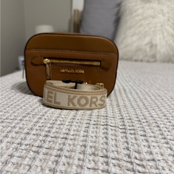 Michael Kors Jet Set Small Pebbled Leather Belt Bag - Picture 15 of 15